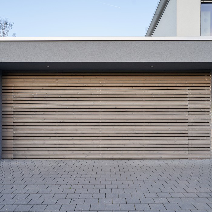 luxury-residential-garage-door